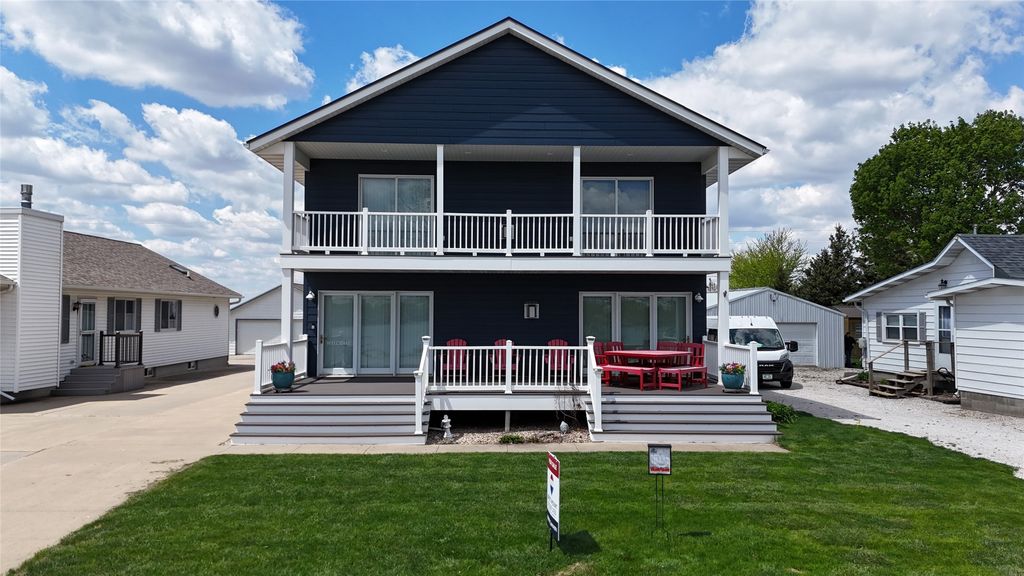 7406 Twin Lakes Road, Manson, IA 50563