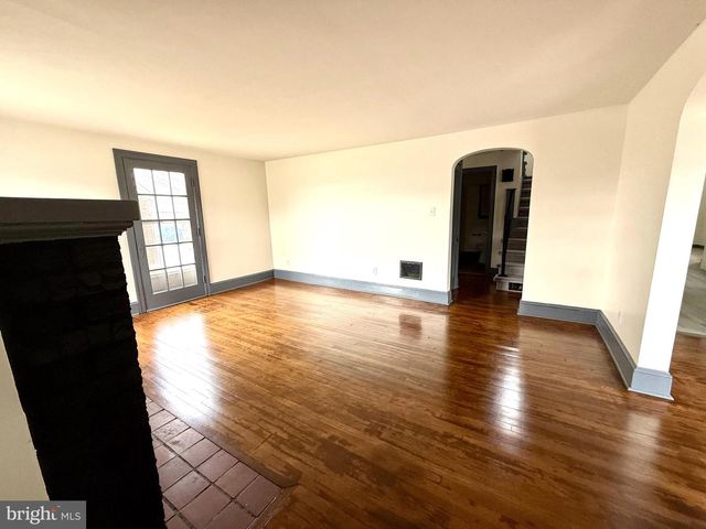 208 WOODWARD AVE, Lock Haven, PA 17745