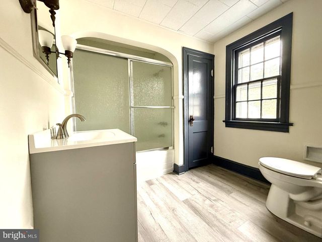 208 WOODWARD AVE, Lock Haven, PA 17745