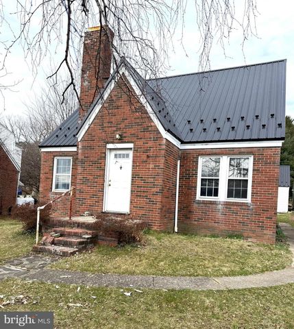 208 WOODWARD AVE, Lock Haven, PA 17745