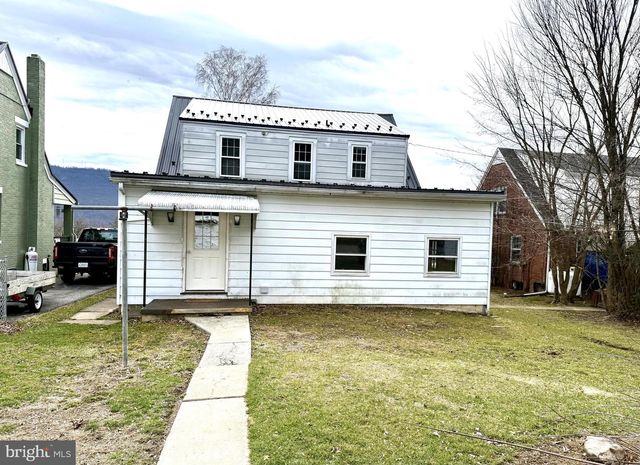 208 WOODWARD AVE, Lock Haven, PA 17745