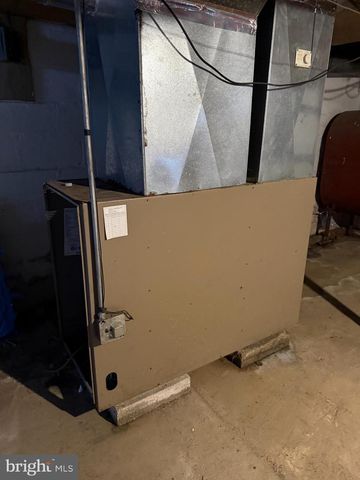 208 WOODWARD AVE, Lock Haven, PA 17745