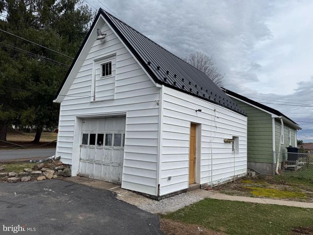 208 WOODWARD AVE, Lock Haven, PA 17745