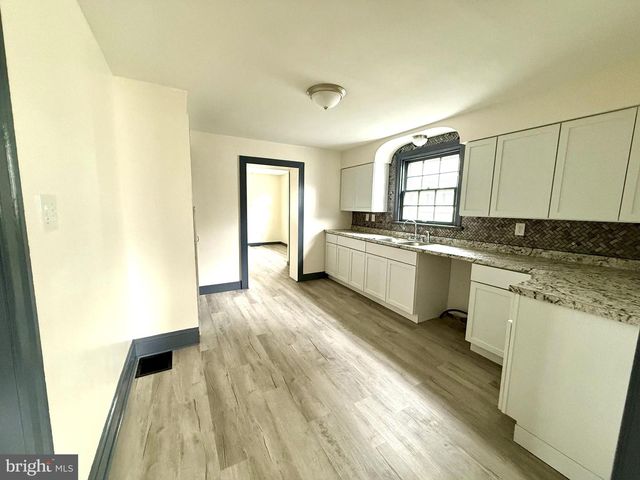 208 WOODWARD AVE, Lock Haven, PA 17745