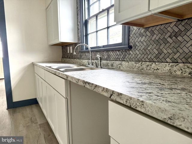 208 WOODWARD AVE, Lock Haven, PA 17745