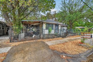1727 Morris Street, Dallas, TX 75212