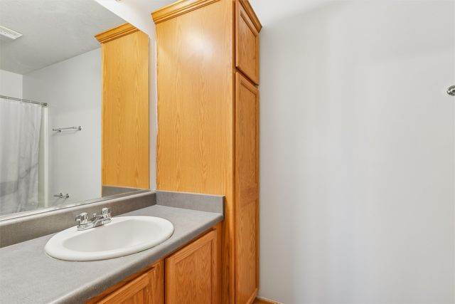 2101 Meadow Court 701, Des Moines, IA 50320