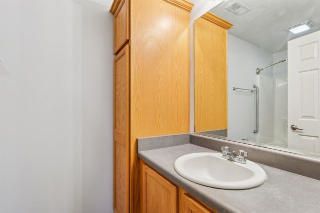 2101 Meadow Court 701, Des Moines, IA 50320