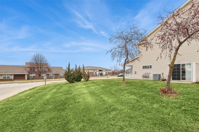 2101 Meadow Court 701, Des Moines, IA 50320