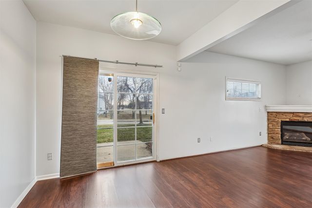 2101 Meadow Court 701, Des Moines, IA 50320