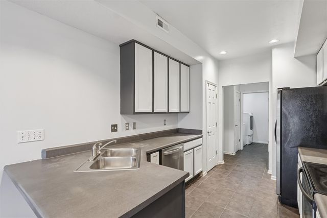 2101 Meadow Court 701, Des Moines, IA 50320