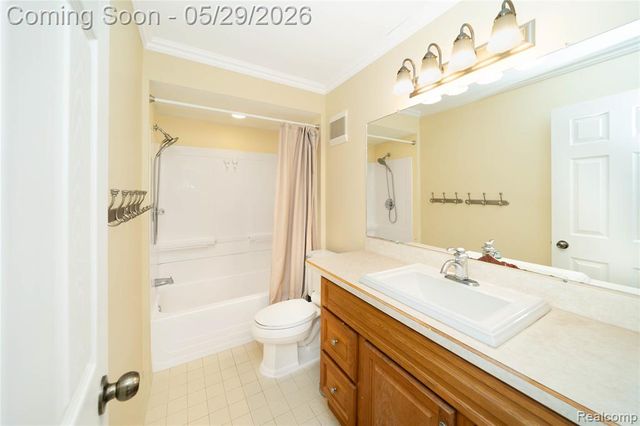 7806 Circle Boulevard, West Bloomfield, MI 48323