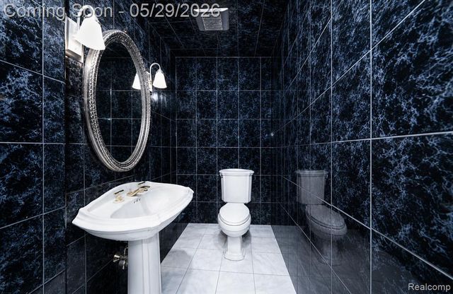 7806 Circle Boulevard, West Bloomfield, MI 48323