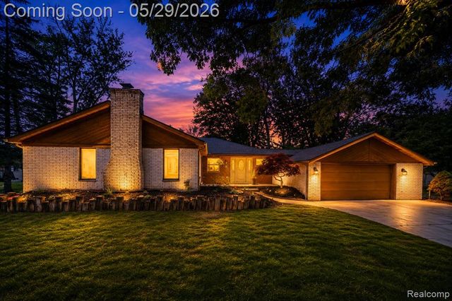7806 Circle Boulevard, West Bloomfield, MI 48323