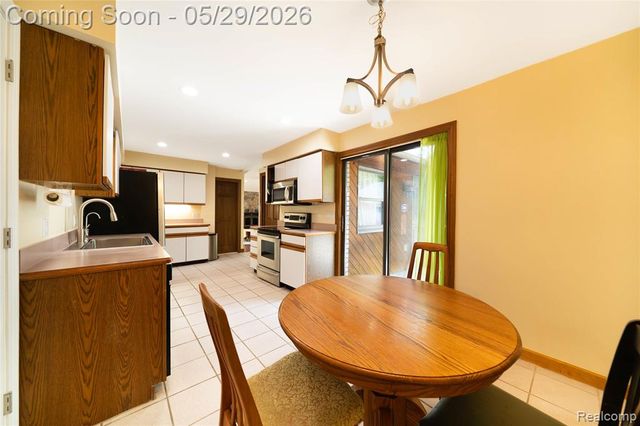 7806 Circle Boulevard, West Bloomfield, MI 48323