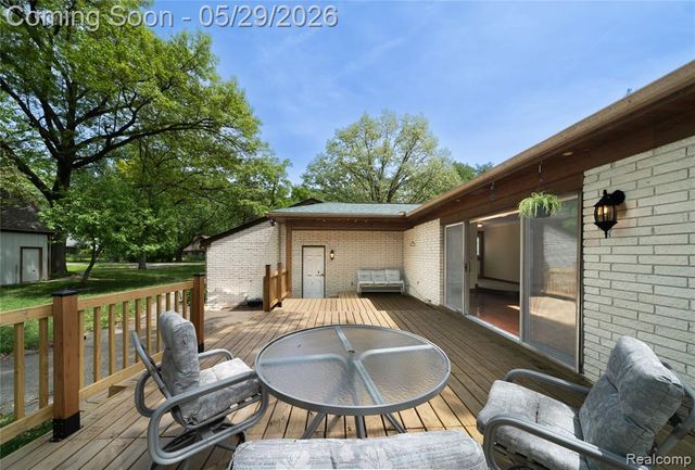 7806 Circle Boulevard, West Bloomfield, MI 48323