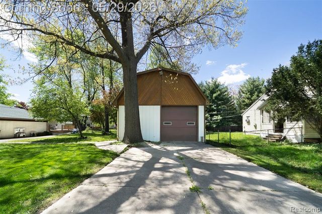7806 Circle Boulevard, West Bloomfield, MI 48323