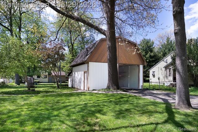 7806 Circle Boulevard, West Bloomfield, MI 48323