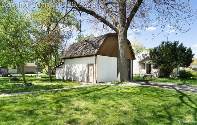 7806 Circle Boulevard, West Bloomfield, MI 48323