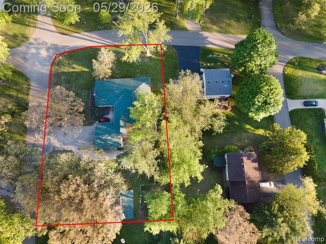 7806 Circle Boulevard, West Bloomfield, MI 48323