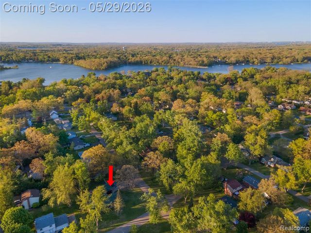 7806 Circle Boulevard, West Bloomfield, MI 48323