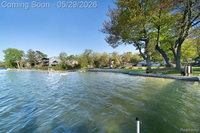 7806 Circle Boulevard, West Bloomfield, MI 48323