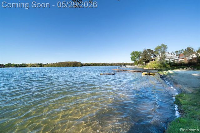 7806 Circle Boulevard, West Bloomfield, MI 48323