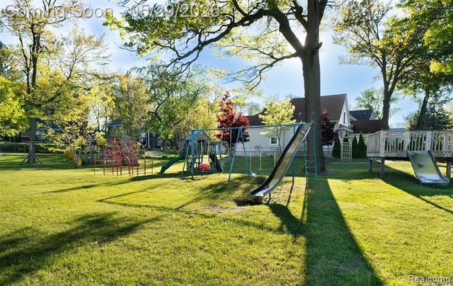 7806 Circle Boulevard, West Bloomfield, MI 48323