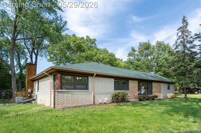 7806 Circle Boulevard, West Bloomfield, MI 48323