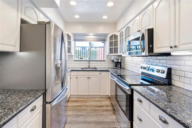 15248 Dickens Street 102, Sherman Oaks, CA 91403