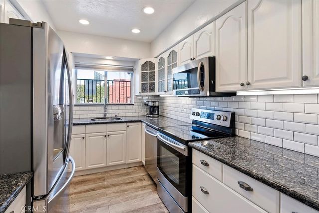 15248 Dickens Street 102, Sherman Oaks, CA 91403