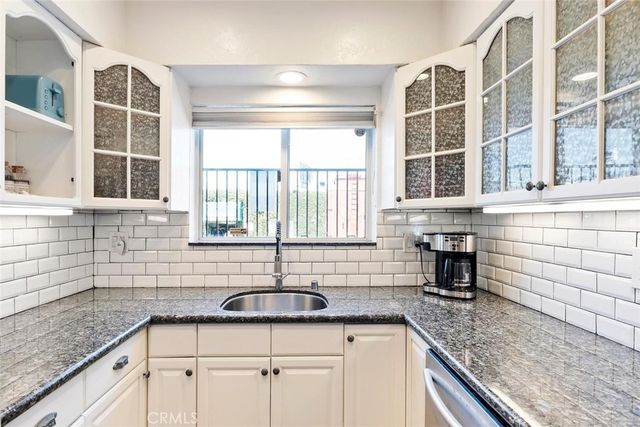 15248 Dickens Street 102, Sherman Oaks, CA 91403