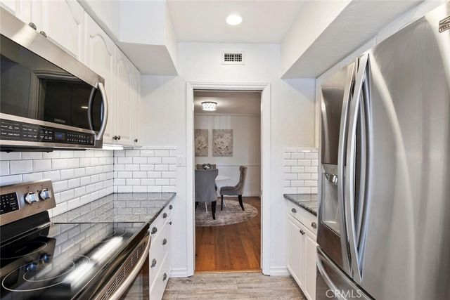 15248 Dickens Street 102, Sherman Oaks, CA 91403