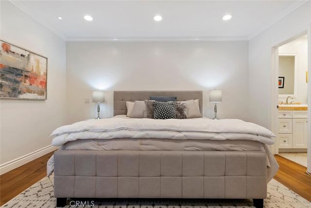 15248 Dickens Street 102, Sherman Oaks, CA 91403
