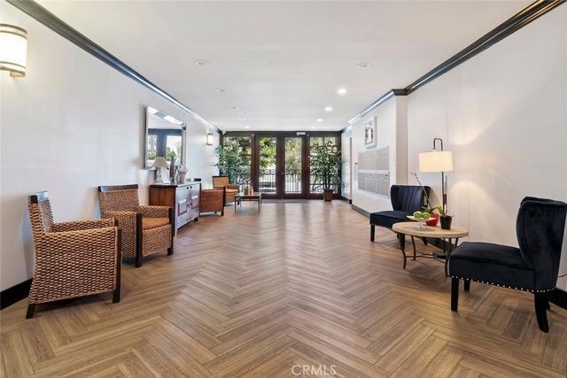 15248 Dickens Street 102, Sherman Oaks, CA 91403