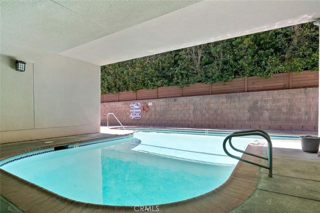 15248 Dickens Street 102, Sherman Oaks, CA 91403