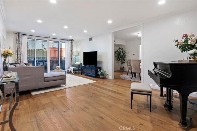 15248 Dickens Street 102, Sherman Oaks, CA 91403