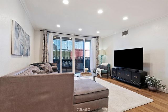 15248 Dickens Street 102, Sherman Oaks, CA 91403