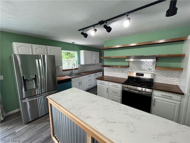 835 Yorkshire Drive, Ravenna, OH 44266