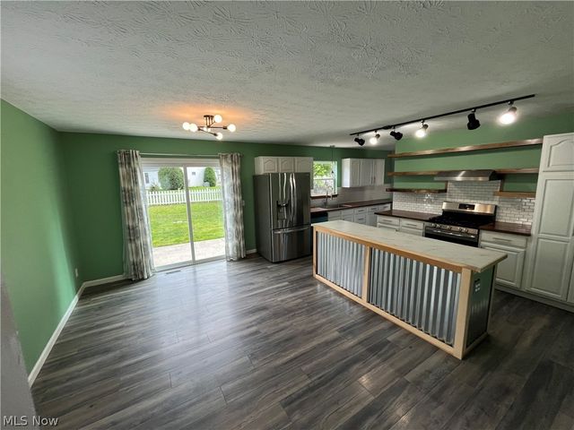 835 Yorkshire Drive, Ravenna, OH 44266