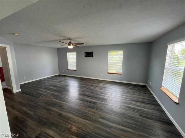 835 Yorkshire Drive, Ravenna, OH 44266