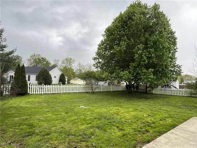 835 Yorkshire Drive, Ravenna, OH 44266
