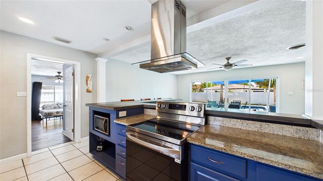6400 PELICAN DRIVE S, St Petersburg, FL 33707