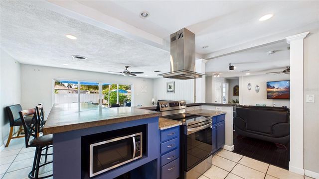 6400 PELICAN DRIVE S, St Petersburg, FL 33707