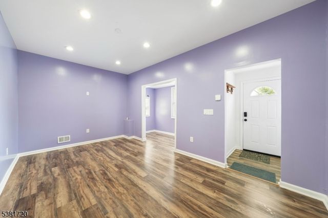 565 Pennsylvania Ave, Elizabeth City, NJ 07201