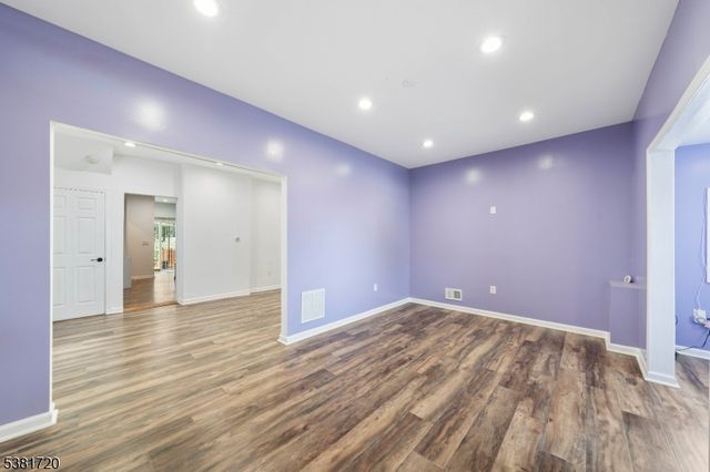 565 Pennsylvania Ave, Elizabeth City, NJ 07201