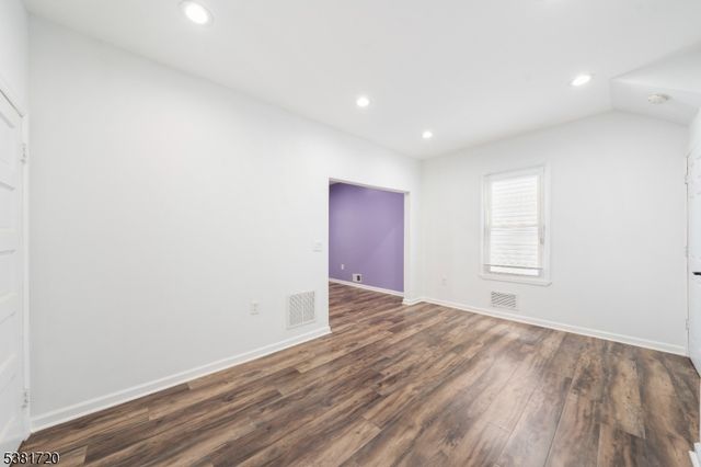 565 Pennsylvania Ave, Elizabeth City, NJ 07201