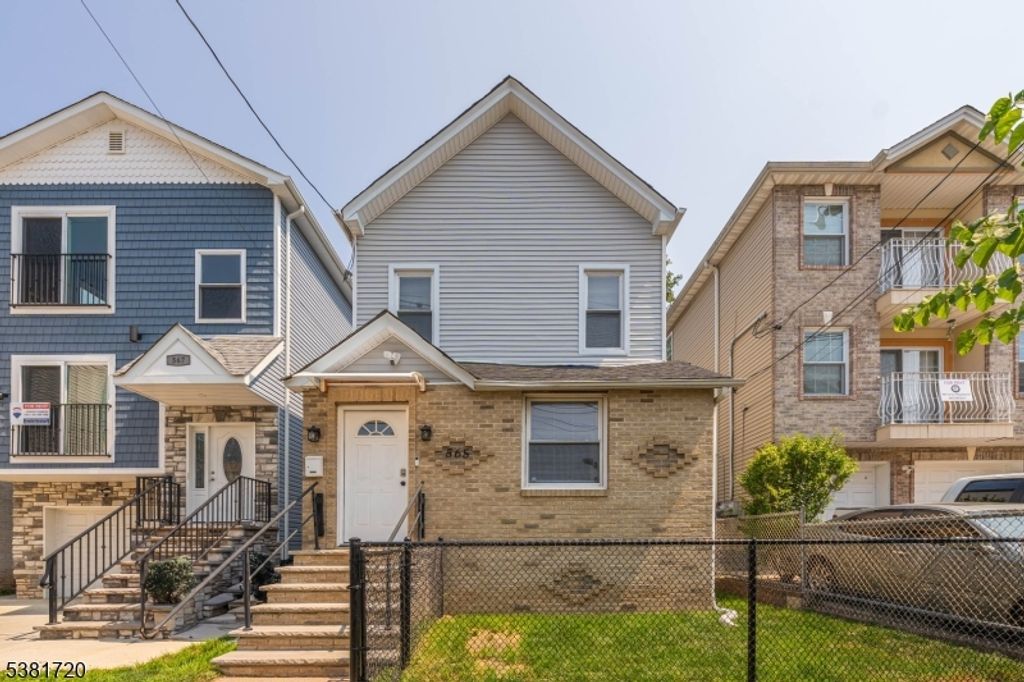 565 Pennsylvania Ave, Elizabeth City, NJ 07201