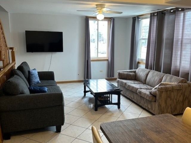 915 E Oakton Street A, Des Plaines, IL 60018