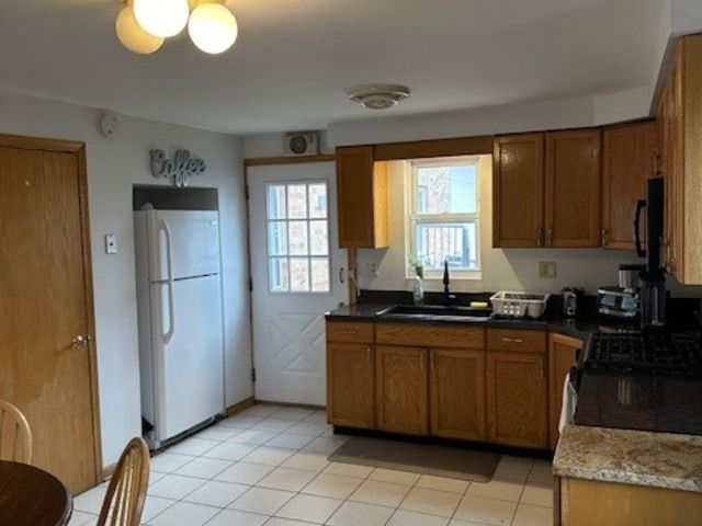 915 E Oakton Street A, Des Plaines, IL 60018